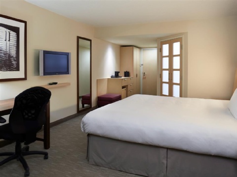 Novotel Montréal Aéroport , QC H4S 2G1 near Montreal-Pierre Elliott Trudeau Int. Airport View Point 21