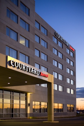Courtyard By Marriott Montreal Airport