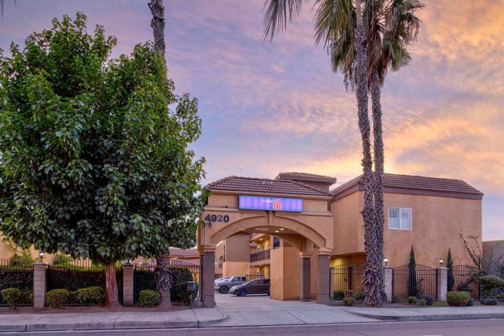  Motel 6 South Gate, Ca