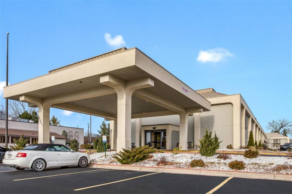 Clarion Inn And Suites Airport