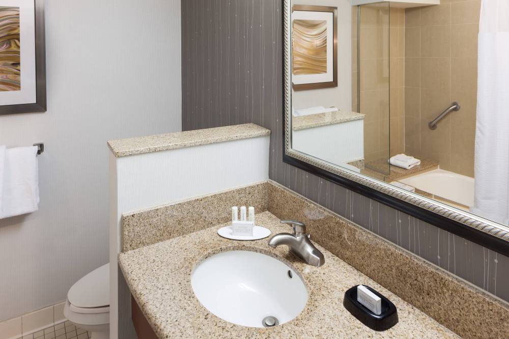 Courtyard By Marriott Miami At Dolphin Mall 1