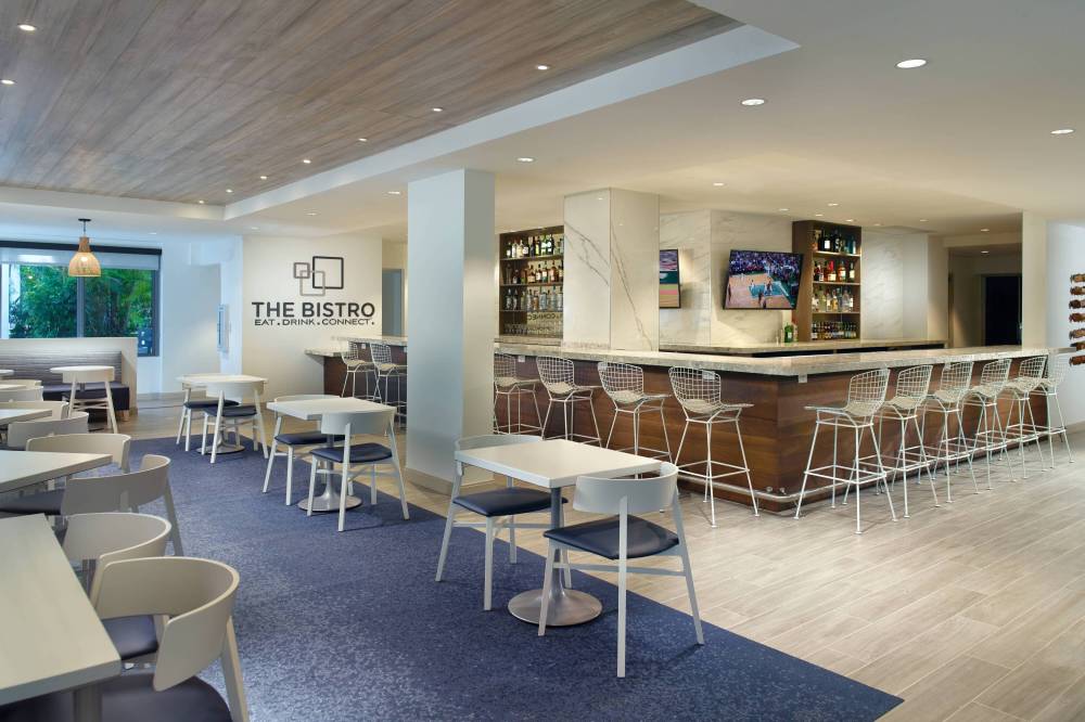 Courtyard By Marriott Miami Coconut Grove 10