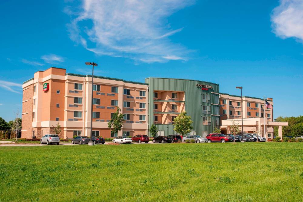 Courtyard By Marriott Milwaukee Airport