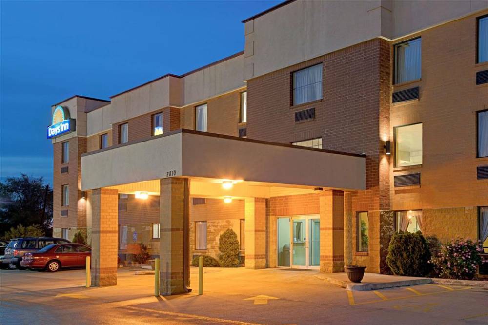Days Inn By Wyndham Downtown St. Louis