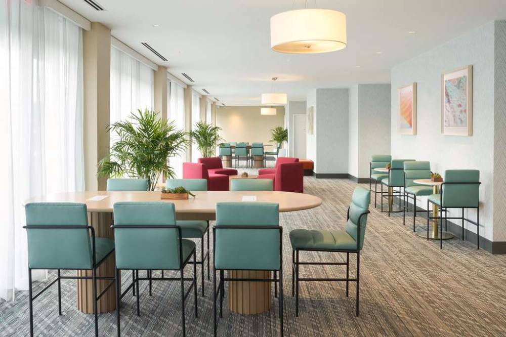 Doubletree By Hilton Miami North I-95