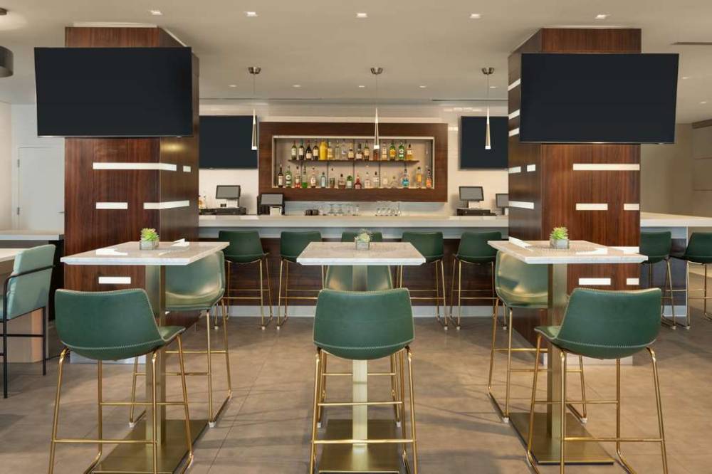 Doubletree By Hilton Miami North I-95 5