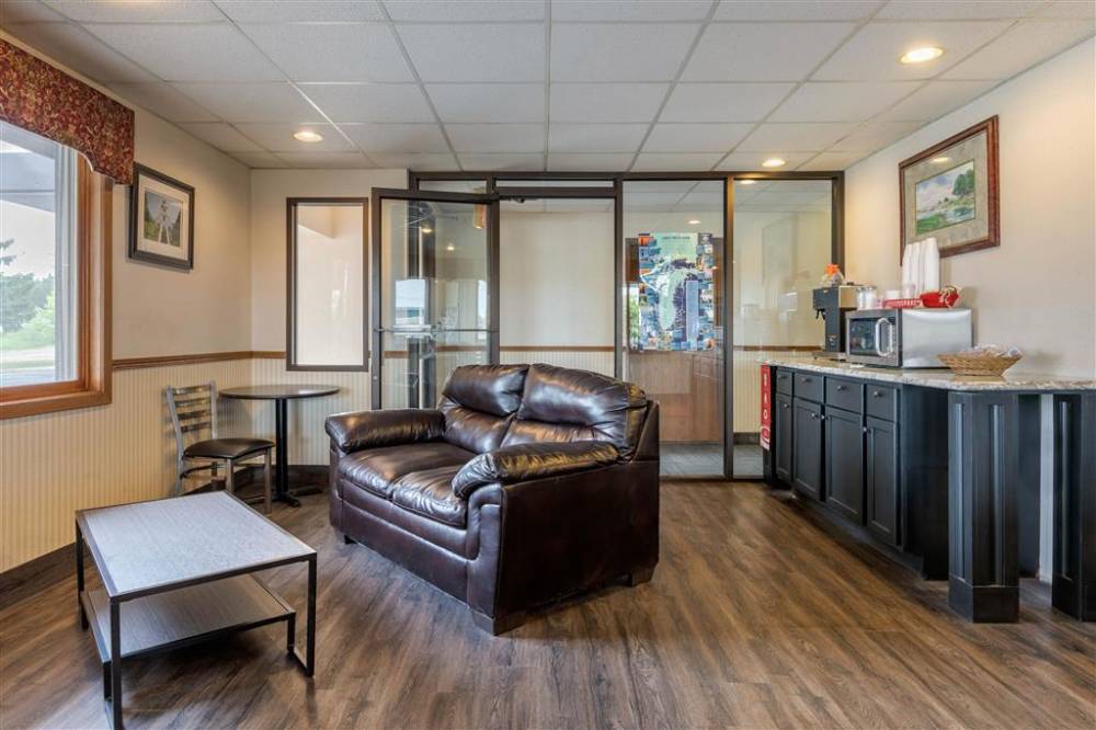 Econo Lodge 3