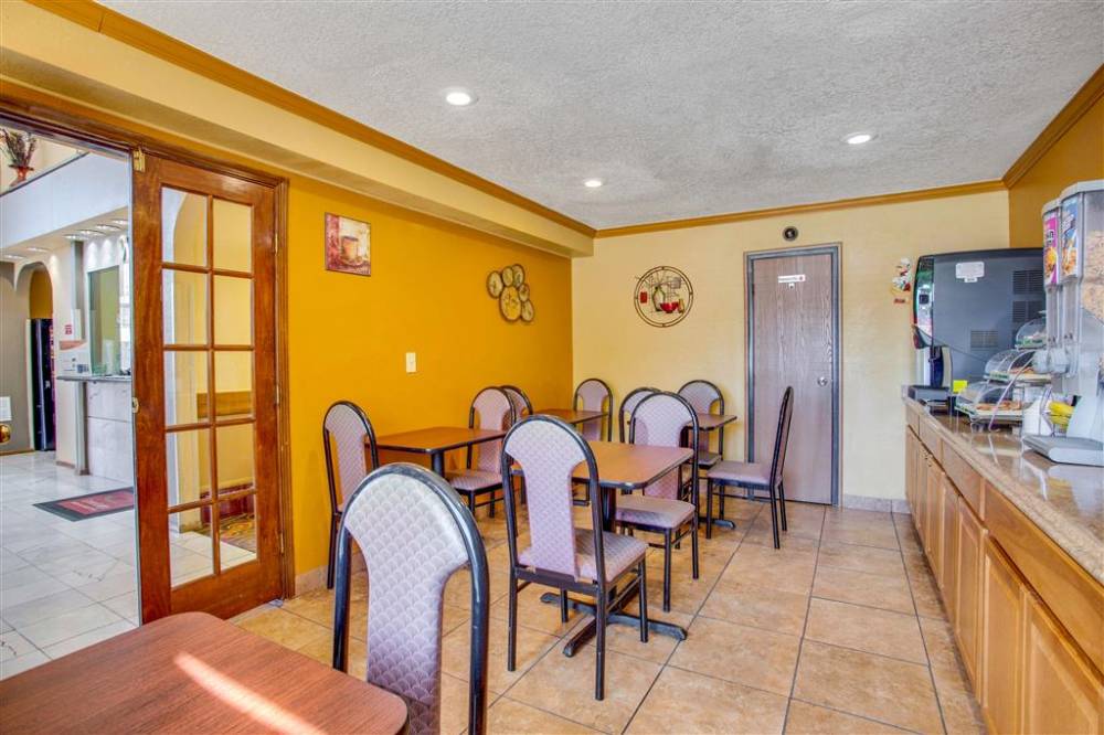 Econo Lodge Inn And Suites Albuquerque East I-40 Eubank Exit 7