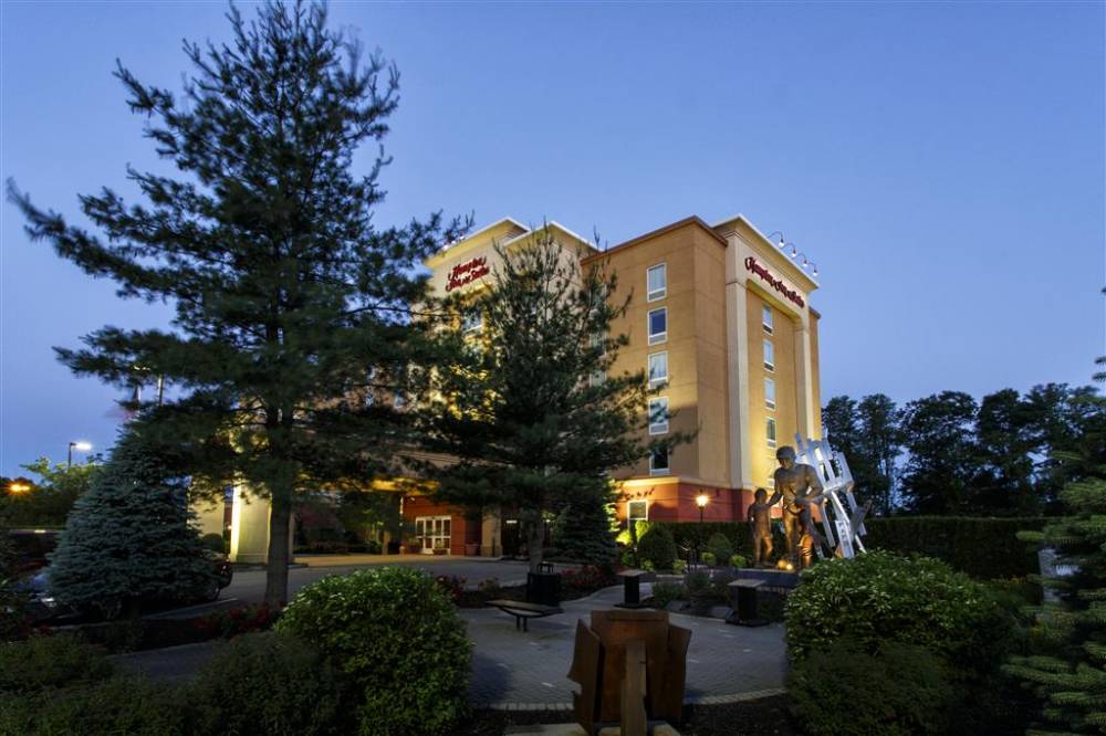 Hampton Inn And Suites Staten Island