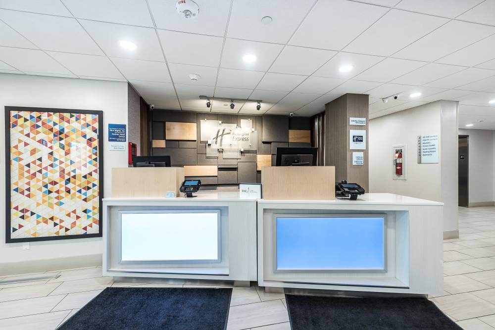 Holiday Inn Exp Campus Area 6