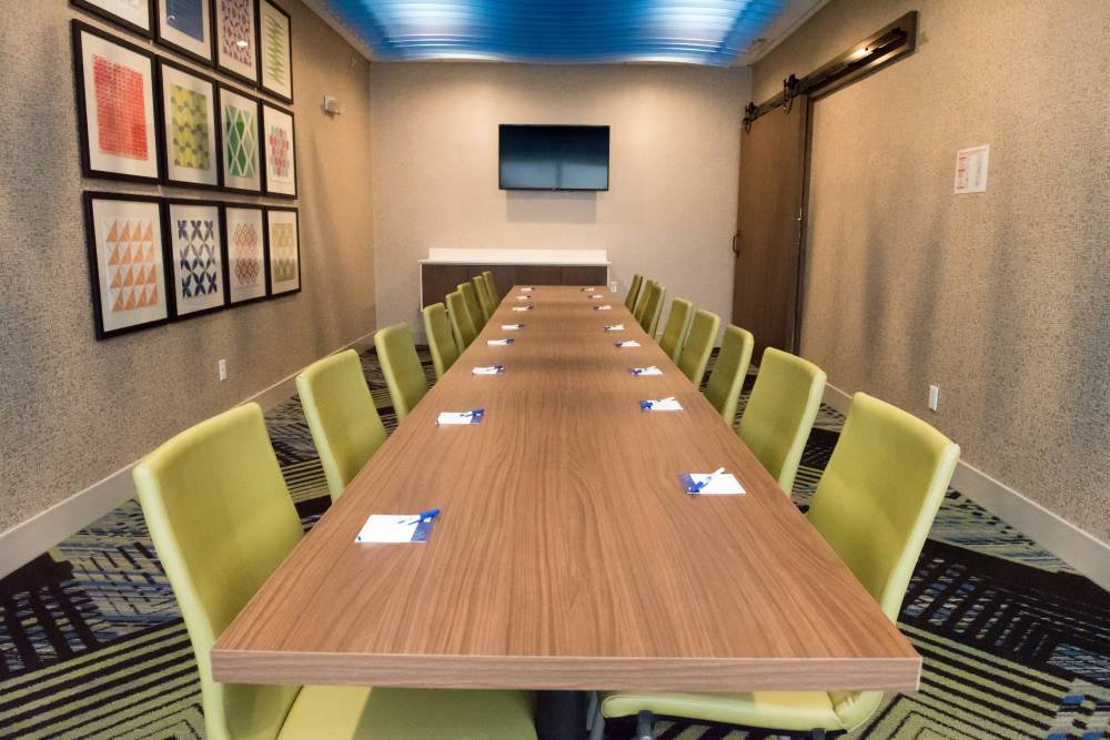 Holiday Inn Exp Stes Southwest 9