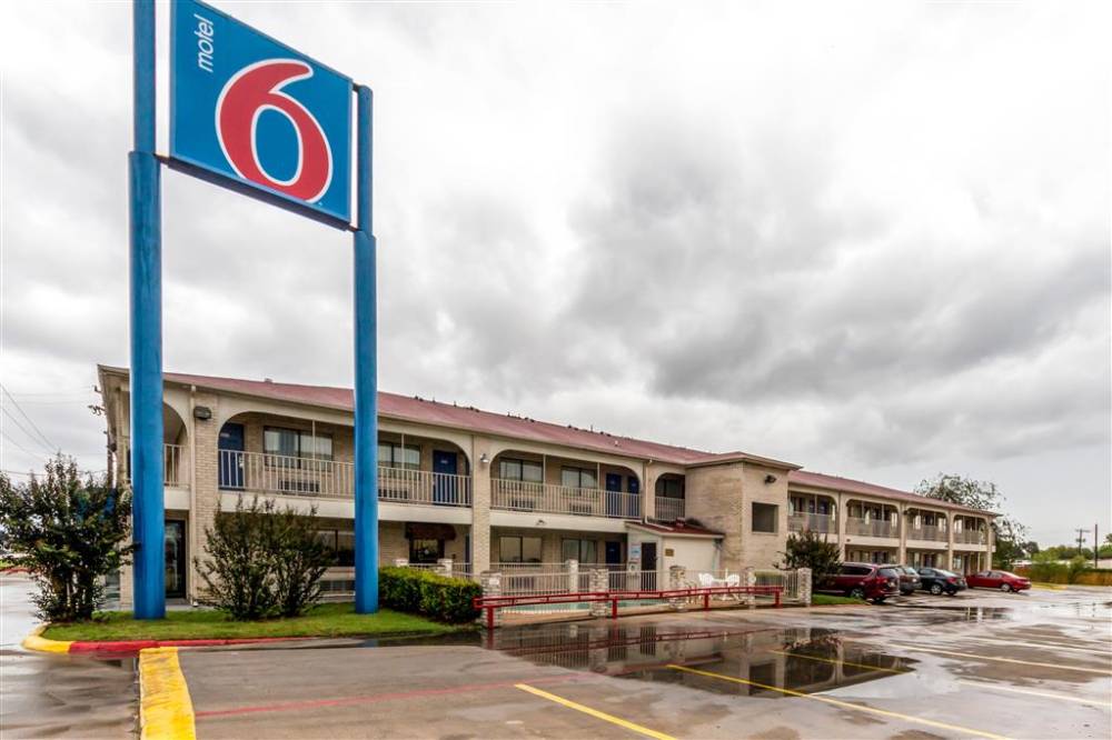Motel 6 San Antonio Splashtown