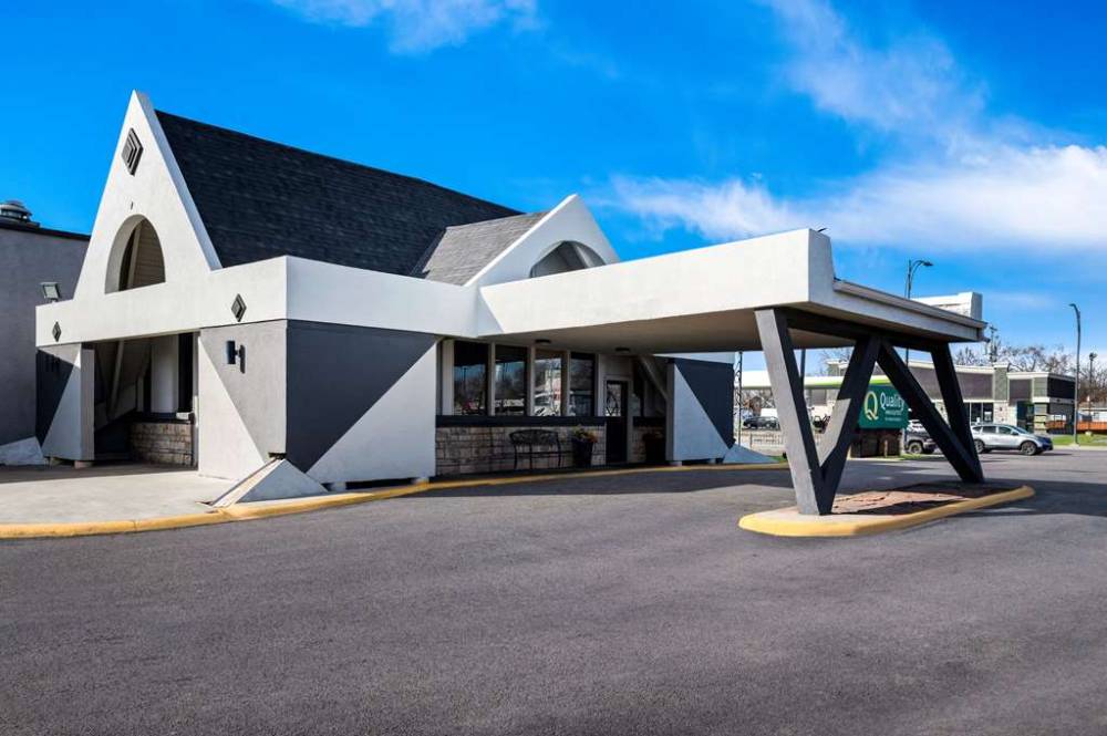 Quality Inn And Suites Near I-480 And I-29