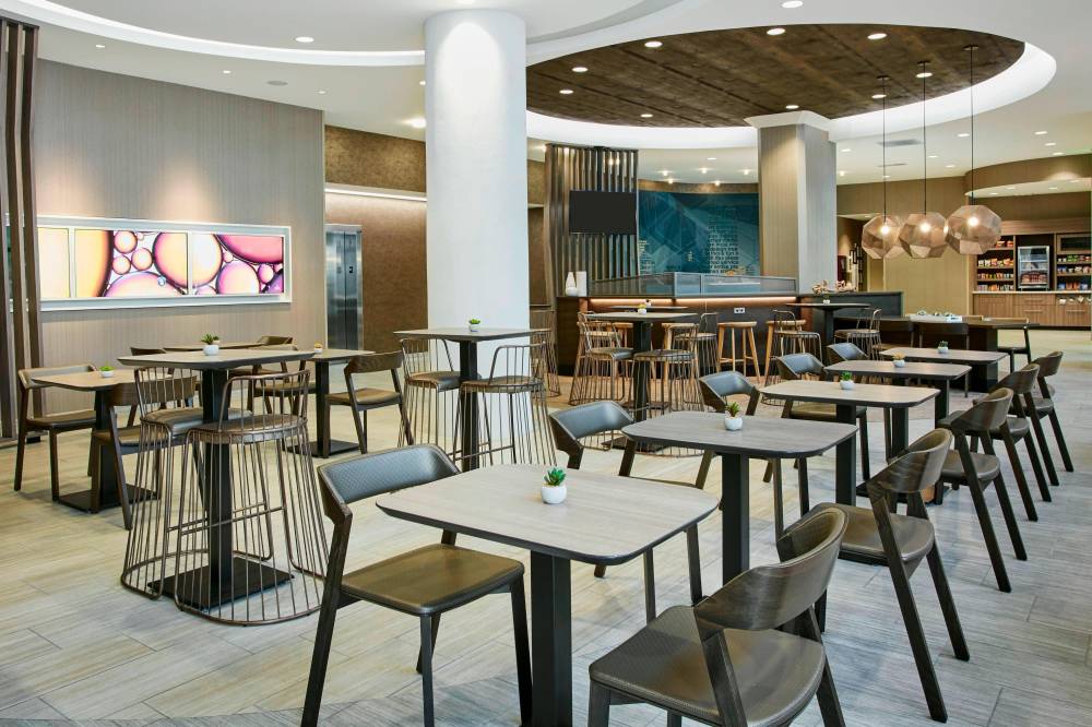 Springhill Suites By Marriott Milwaukee Downtown 8