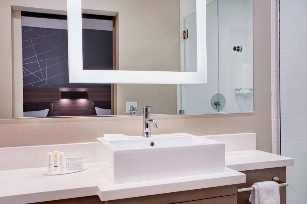 Springhill Suites By Marriott Milwaukee Downtown 1
