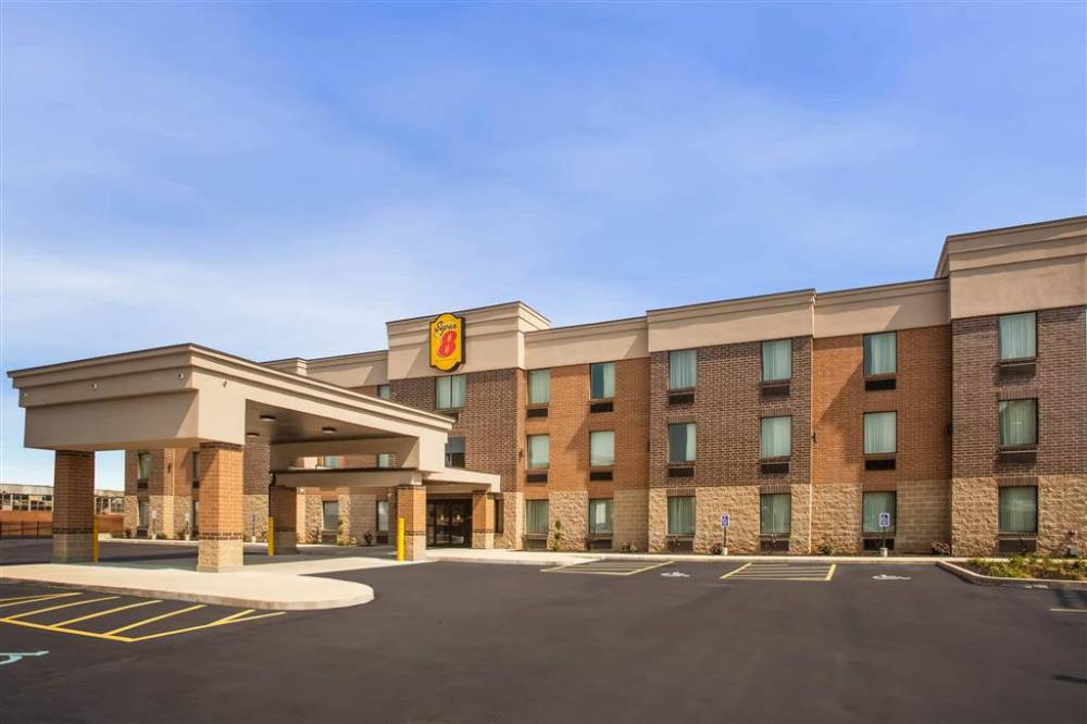 Super 8 By Wyndham St. Louis North